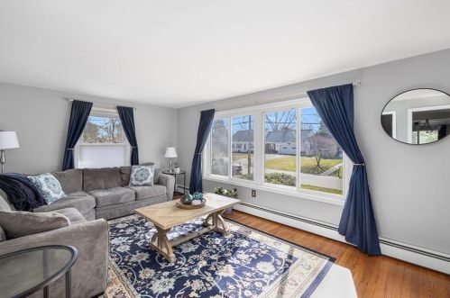 32 Rolling Acres Dr, Cumberland RI  02864-2614 exterior