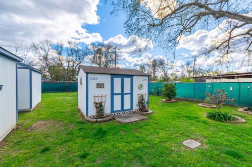 616 Q St, Rio Linda CA  95673-1427 exterior