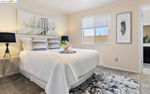 736 Clifton Way, Vacaville CA  95688-8547 exterior