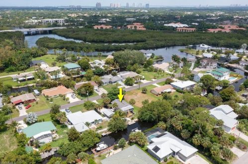 27288 Buccaneer Dr, Bonita Springs, FL 34135-4313