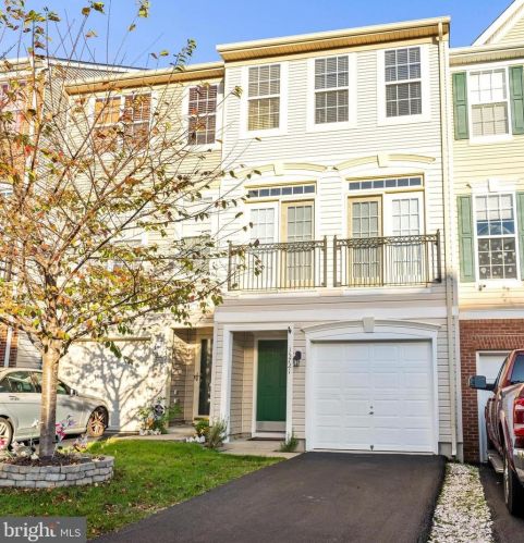 15721 John Diskin Cir, Woodbridge, VA 22191-6551