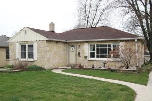 128 Newhall Ave, Waukesha, WI 53186-6238