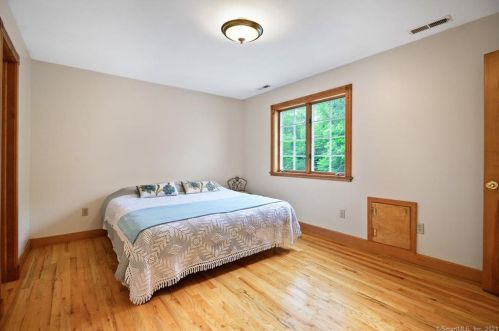 107 Roast Meat Hill Rd, Deep River CT  06419-1424 exterior