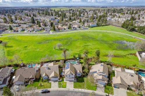 8856 Hiddenspring Way, Elk Grove CA  95758-6153 exterior