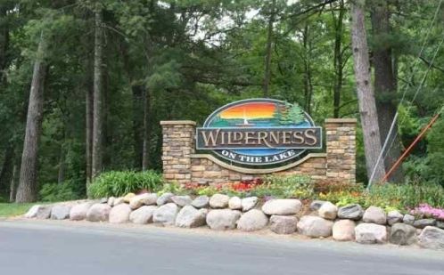 350 Hiawatha Dr, Wisconsin Dells WI  53965-8475 exterior