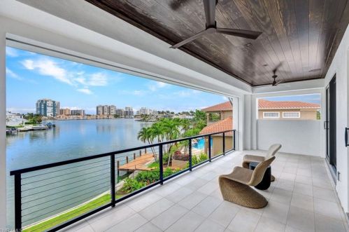 3401 Crayton Rd, Naples FL 34103-3515 exterior