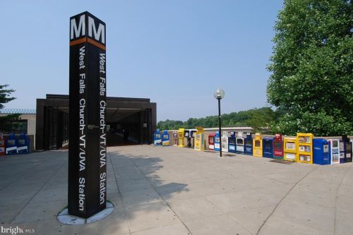 2300 Pimmit Dr, Falls Church VA  22043-2828 exterior