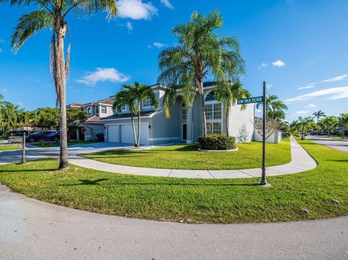 2395 183rd Ter, Hollywood, FL 33029-5255