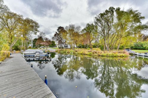 1634 Journeys Dr, Chenequa, WI 53029-9374