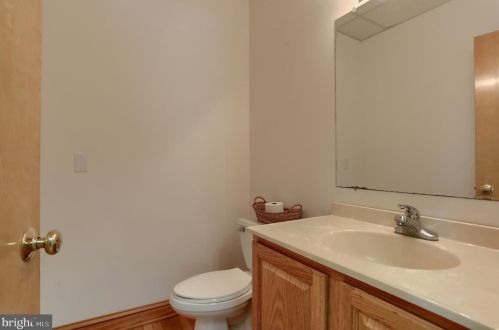 6411 Devonshire Hts Rd, Harrisburg PA 17111-4818 exterior