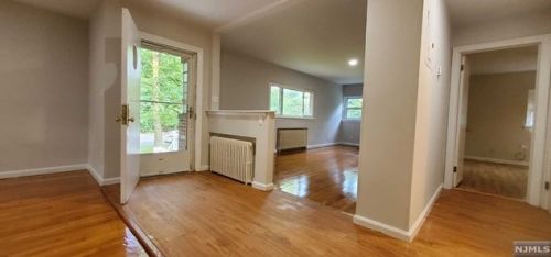 652 Closter Dock Rd, Closter NJ  07624-3223 exterior