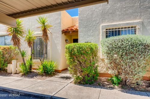 2529 Ironwood Ridge Dr, Tucson, AZ 85745-1072