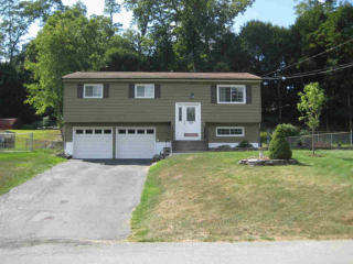 60 Cardinal Dr, Poughkeepsie, NY 12601-5704