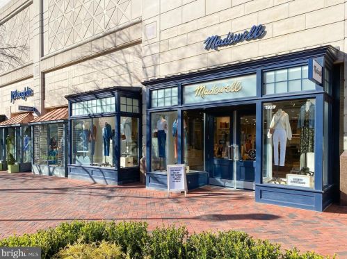 12158 Chancery Sta Cir, Herndon VA 20190-5803 exterior