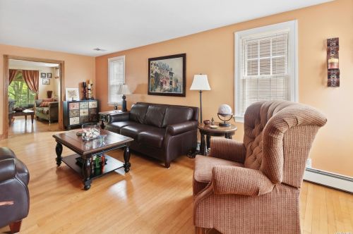 2955 Ewell Pl, North Wantagh, NY 11793-2805