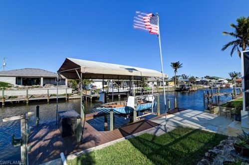 612 35th Pl, Cape Coral, FL 33991-1698
