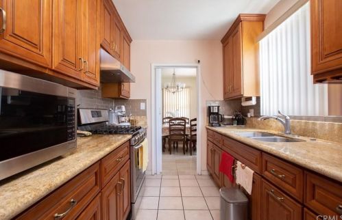 2125 Adriatic Ave, Long Beach CA 90810-3573 exterior