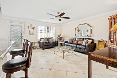 16 Burgundy A, Delray Beach FL  33484-5402 exterior