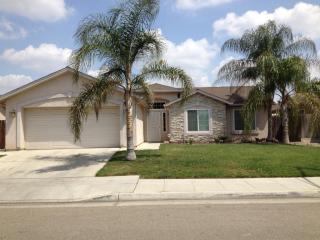 1716 Cecelia Ave, Fresno, CA 93722-7356