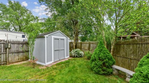 95 Roosevelt Cir, Tinton Falls NJ  07701-5824 exterior