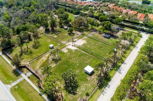 661 Logan Blvd, Naples, FL 34119-1424