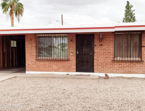 1047 Simmons St, Tucson, AZ 85705-2563