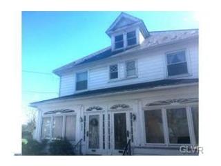230 Kichline Ave, Hellertown, PA 18055-1014