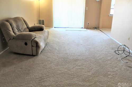 609 Sharon Garden Ct, Woodbridge NJ  07095-4332 exterior