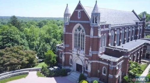 3203 Rio Vista Dr, Mahwah NJ  07430-4002 exterior