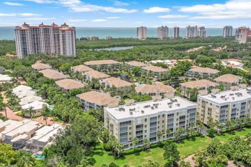 7687 Pebble Creek Cir, Naples FL  34108-6591 exterior