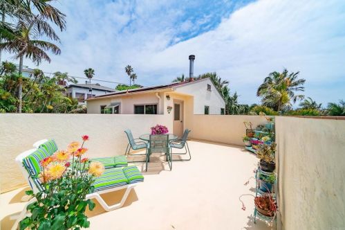 4438 Pescadero Ave, San Diego CA 92107-3629 exterior