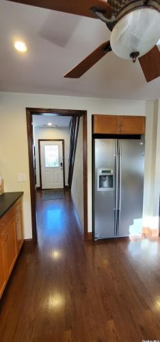31 Evergreen Pl, Deer Park NY  11729-3720 exterior