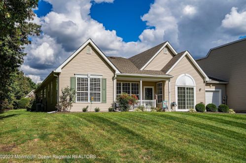 14 Sunnybrook Ln, Lakewood NJ  08701-5700 exterior