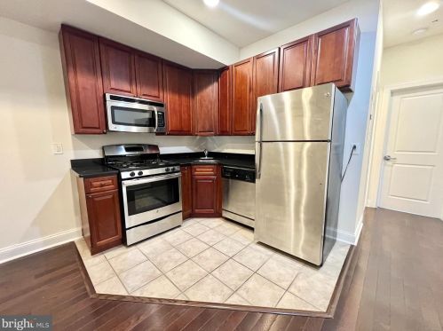 1806 16th St, Philadelphia, PA 19145-2203
