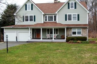35 Deerfield Dr, Bridgeport, CT 06612-1144