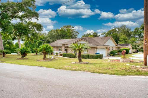 137 Gardenia Dr, Orange City, FL 32763-7514
