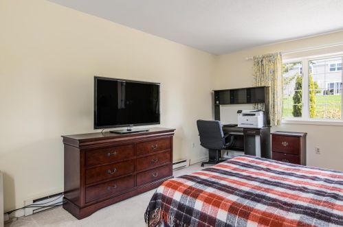 124 Hilltop Pl, New London NH  03257-5412 exterior