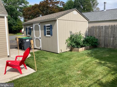 18 Harrow Pl, Wilmington DE  19805-1241 exterior