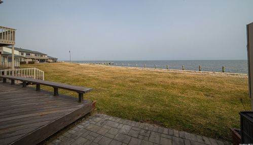 17 Captains Walk, Bayshore, NY 11706-8200
