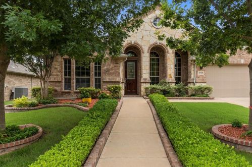 2717 Los Gatos Ln, Fort Worth, TX 76131-2841