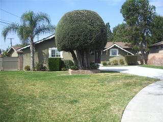 11607 Hollyview Dr, La Mirada, CA 90638-1111
