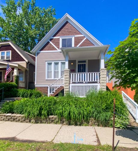 2923 Bremen St, Milwaukee, WI 53212-2621