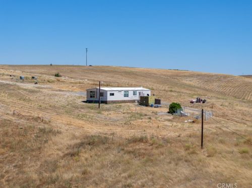 3696 Yosemite Pl, Lake Nacimiento CA  93446-7485 exterior