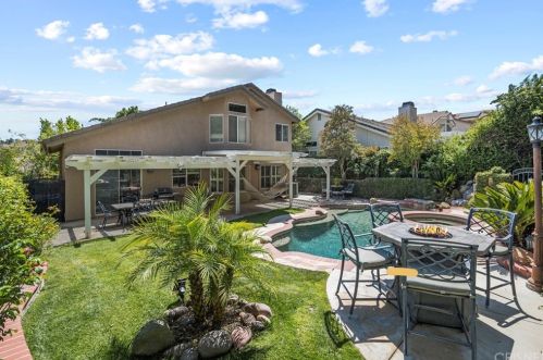 27819 Rainier Rd, Santa Clarita, CA 91384-3720
