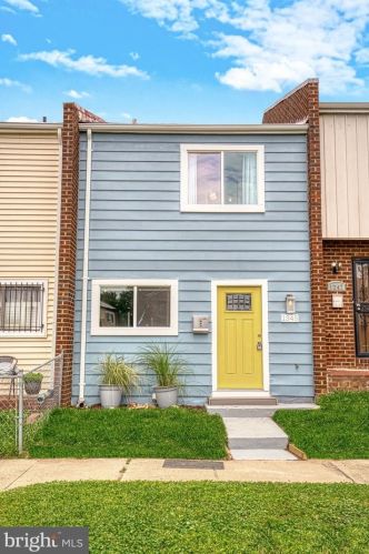 1345 Barnaby Ter, Washington, DC 20032-4306