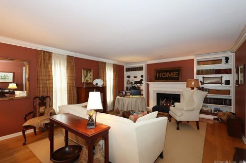39 Kingswood Dr, Bethel, CT 06801-1800