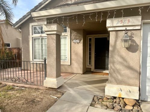2563 Novi Dr, Riverbank, CA 95367-9689