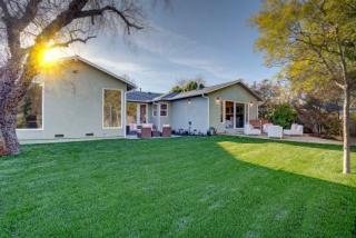 8050 Dunfield Ave, Los Angeles, CA 90045-1424