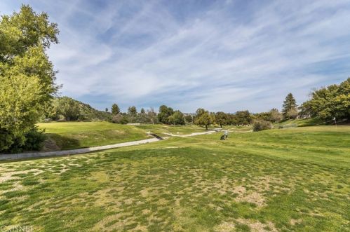 19208 Avenue Of The Oaks, Santa Clarita CA  91321-1405 exterior