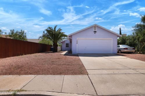 1320 Sahuara Ave, Tucson, AZ 85711-5536